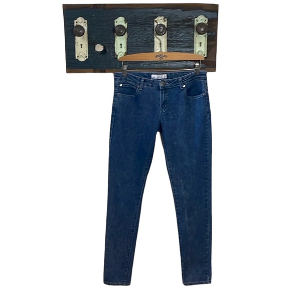 2/$18 Aiko Sirens Denim Skinny Jeans Size 11 - Picture 2 of 13